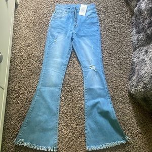Size 6 boot cut jeans never worn brand new.